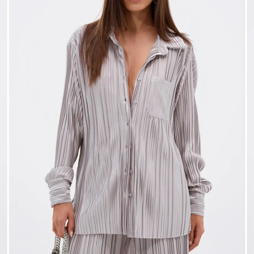 AKIRA Metallic Gray Button Down Shirt - Picture 5 of 7